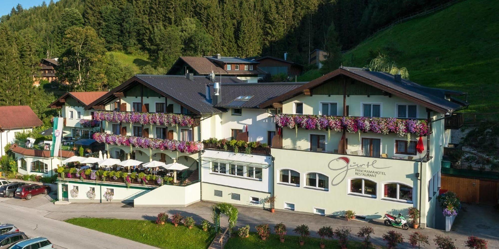 Panoramahotel Guertl Haus im Ennstal Exterior photo